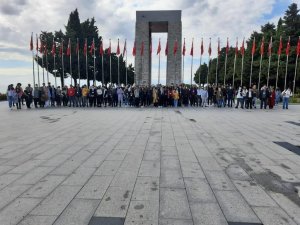 En iyi yazanları Çanakkale’ye götürdüler