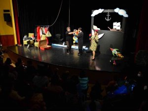 Çocuklar tiyatroya doyacak