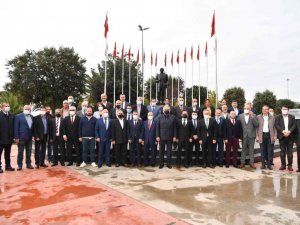 Tuzla’da Muhtarlar Günü sebebiyle çelenk sunma töreni düzenlendi