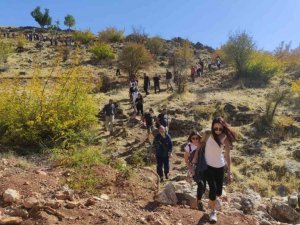 Batman’da 85 dağcı Zore kanyonuna yürüdü