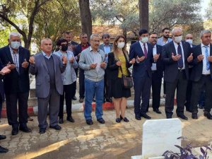 İlk kadın muhtar Gül Esin, mezarı başında anıldı