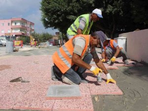 Mersin’de kaldırımlar özel gereksinimli bireyler için düzenleniyor