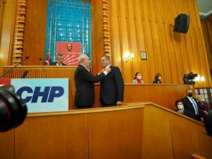 Ayvalık Belediye Başkanı Mesut Ergin, Cumhuriyet Halk Partisi’ne geçti