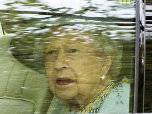 İngiltere Kraliçesi II. Elizabeth ’yılın yaşlısı’ ödülünü reddetti