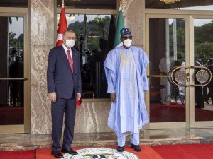 Cumhurbaşkanı Erdoğan, Nijerya’da resmi törenle karşılandı