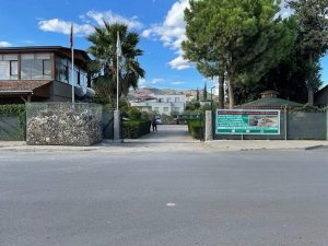 Adana’da sulama kanallarından çıkarılan çöpler sergileniyor