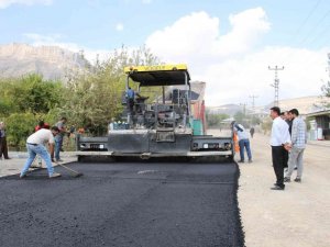 Derecik ilçesi sıcak asfalta kavuştu