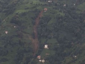 Çamlıhemşin’de heyelan