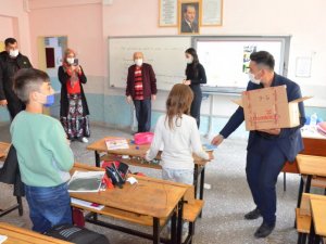 Emet’te ortaokullara 570 kitap