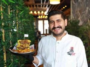 Fikret’ten lezzet avcılarına dev burger ve et sushi sürprizi