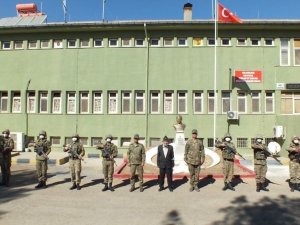 Elmacı Dede’den Mehmetçiğe duygulandıran hediye