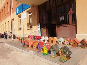 Beyşehir’de ağaçlara kuş yuvaları asıldı