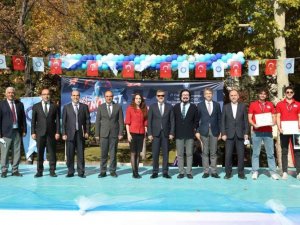 Gazili genç bilim insanları projelerini sergiledi