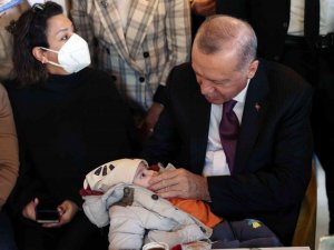 Cumhurbaşkanı Erdoğan Çengelköy’de kafede vatandaşlarla sohbet etti