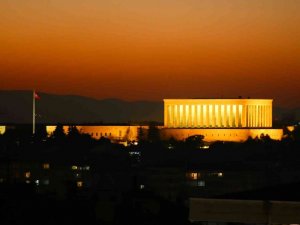 Ankara’da gün batımı ve dolunay manzarası mest etti