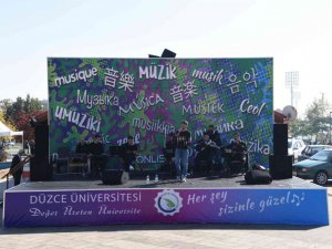 Düzce Üniversitesi’nde müzik durağı konserleri başladı