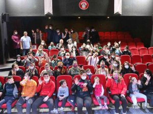 Menteşe’de özel çocuklara özel tiyatro oyunu