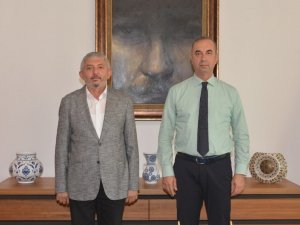 Rektör Tümay’a “Adana’nın Kurtuluşu’nun 100. Yıl Etkinlikleri" kataloğu takdim edildi