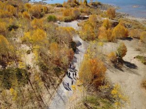 Gönüllüler Nemrut’ta doğa yürüyüşü yapıp halay çektiler