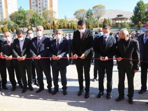 Vali Çelik’ten gençlere: "Hayatı kısa video ve görsellerle anlayamazsınız"