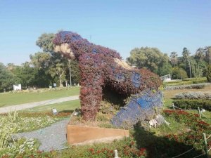 AK Parti’den İzmir Büyükşehir’e deprem anıtı ve bakımsız heykel eleştirisi