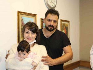 Doğuştan makatı tıkalı doğan bebeği tek ameliyatla tedavi etti