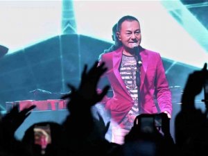 Serdar Ortaç konseri sonrası yumruklar havada uçuştu