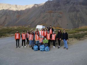 TEMA Bitlis gönüllülerinden Nemrut Kalderasında "Plogging" etkinliği