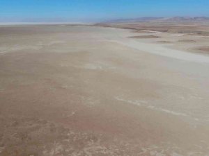 Tuz Gölü küçülmeye devam ediyor