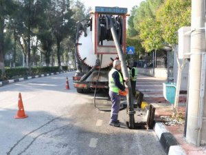 Manisa merkezde 9 bin yağmur suyu ızgarası temizlendi