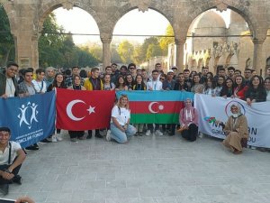 Kardeş ülke Azerbaycan’dan gelen gençler Balıklıgöl’ü gezdi