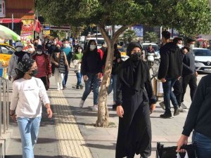 Elazığ’da aşılamada yükseliş, vaka sayılarında da düşüş sürüyor