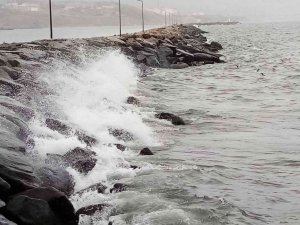 Bandırma’da fırtına etkili oluyor