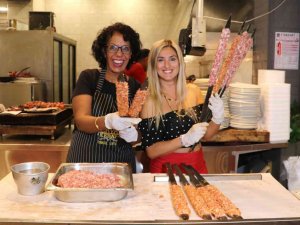 Turistlere Adana kebap eğitimi