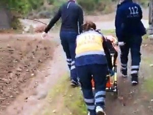 112 ekipleri hastayı 500 metre taşıyıp ambulansa ulaştırdı