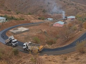 Bingöl’de köy yolları asfaltlanıyor