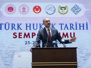Adalet Bakanı Gül: “Hukuk tarihi, bugünün hukuk inşasında olduğu kadar genel olarak hukukun anlaşılmasında en büyük araç, en önemli bilim dallarından birisidir”