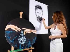 Genç sanatçıların eserleri sanatseverlerle buluşuyor