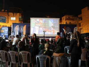 Toroslar’da çocuklar ’gezen sinema’ ile tanıştı