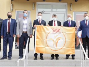 Gediz MYO turuncu bayrak ve sertifikasını teslim aldı