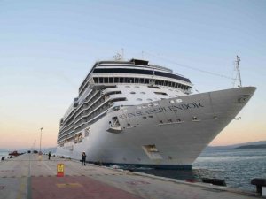 Lüks geminin ilk seferi Kuşadası’na