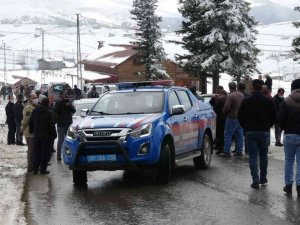 Karla kaplı Barma Yaylası’nda yıkım gerginliği