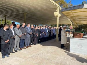 MHP İl Başkanı Demirköse, babasını son yolculuğuna uğurladı