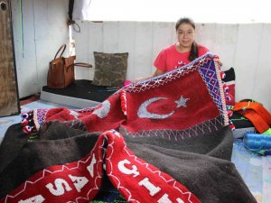 Nakış nakış işlenen bu süsler, develer için