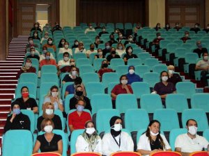 FÜ Hastanesi sekreterlerine hasta ve hasta yakınları ile iletişim eğitimi