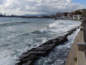 Marmara Denizi’nde ulaşıma poyraz engeli