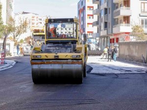 İpekyolu’nda yol ve alt yapı çalışmaları aralıksız sürüyor