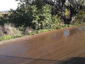 Ana yoldan dere gibi gübre akıyor