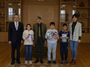 Özel Eğitim Ortaokulu öğrencilerinden Rektör Uysal’a ziyaret