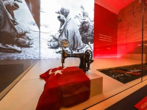 Türkiye İş Bankası Müzesi’nin yeni sergisi ‘Bir Asrın Ardından’